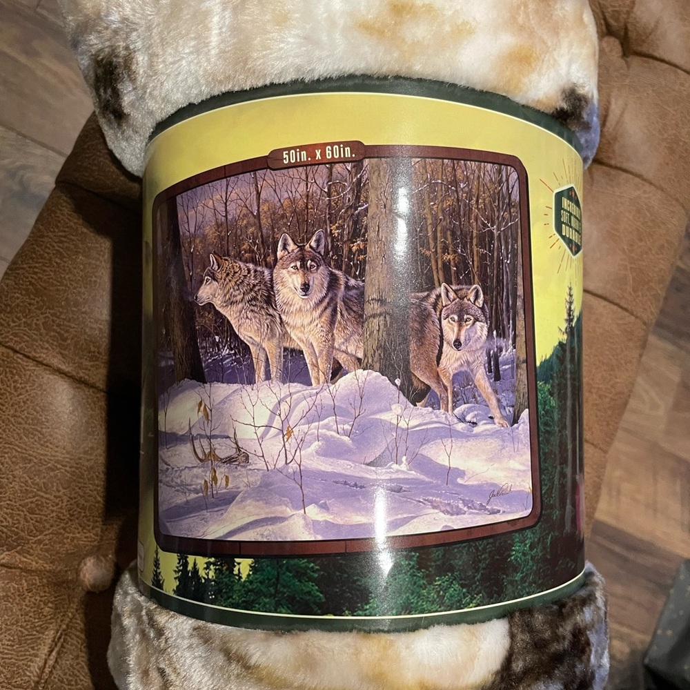 Plush throw blanket